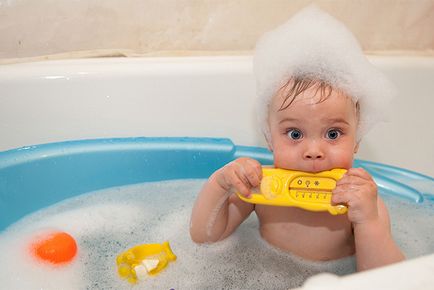 Колко често да се къпе новородено бебе