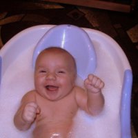 Как да се къпе бебе в един месец
