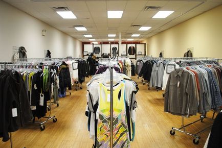 Как да отворите магазин за дрехи на акциите