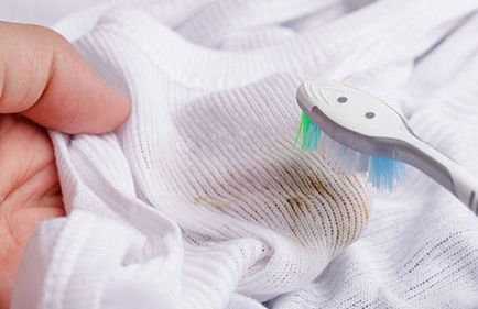 Как да се измие с мазен място на памук и други тъкани