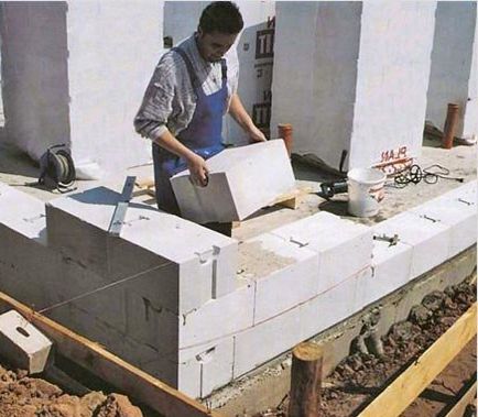 Как да си построи къща от газобетон с ръцете си, особено строителни