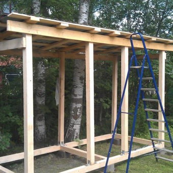 Как да се изгради една барака за дърва на вилата