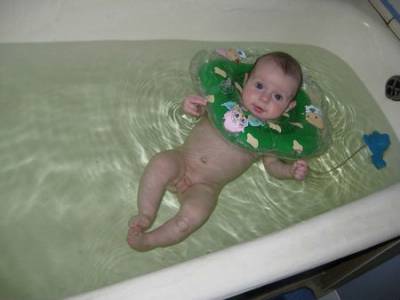 Как да се къпе новородено момченце и го измийте