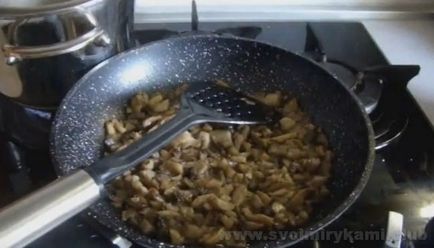 Как да се готви пай с пиле и гъби с една стъпка по стъпка рецепти снимки