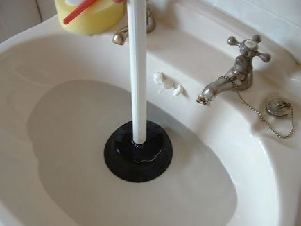 Как да отстраните задръстването в банята