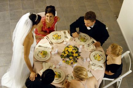 Как да се организира маси по време на сватбата - Настаняване съвети за гости, диаграми, снимки и видео
