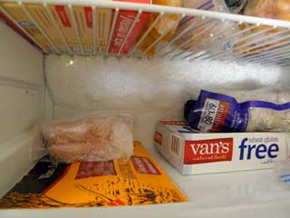 Как да размразявате фризера вътрешен хладилника правилно