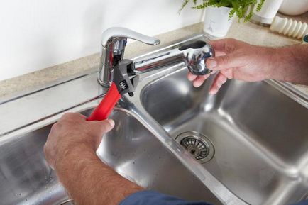 Как да разглобявате чешмата в кухнята или банята