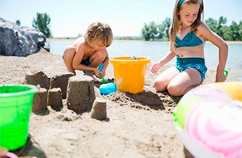 Как да се забавлявате с дете на плажа 12 забавни идеи за жените бележки