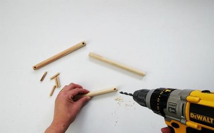 Как да си направим дървена поставка за чаши ръцете му