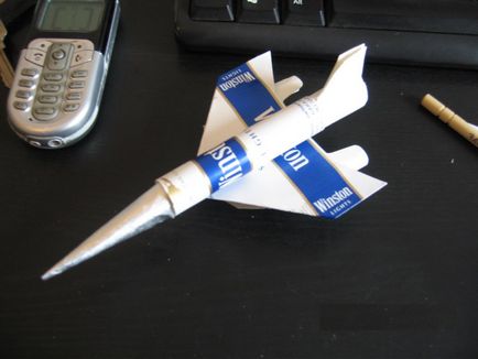 Как да си направим самолет от пакет цигари с ръцете си