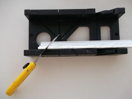 Как да си направим един ъгъл на тавана формоване фугата от пяна, как да се свържете, как да се намали