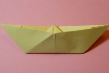 Как да се прибират с лодка от хартия