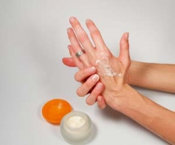 Как да се омекоти кожата на ръцете 1