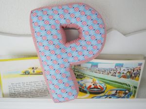 Как да шият букви от името на детето