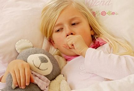 Как да се успокои кашлица през нощта детето и дали родителите да изпаднат в паника, кашлица