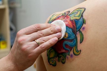 Как да се грижим за татуировката през първите дни и след прилагането, LS