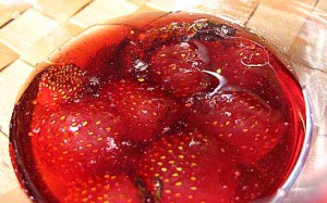 Как да се готви ягодов конфитюр - рецепти от цели плодове, дебел сладко от ягоди и Ориентация среща