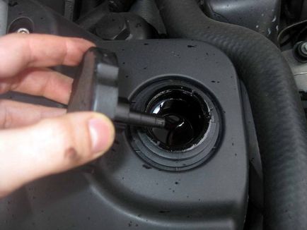 Как да се замени течност за хидравлика на волана на колата си