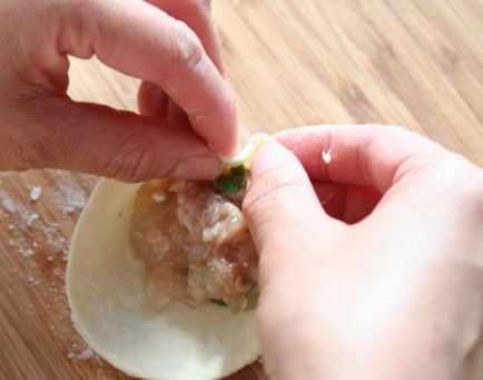 Как да приключи десен кнедли тесто по рецептата на мантията