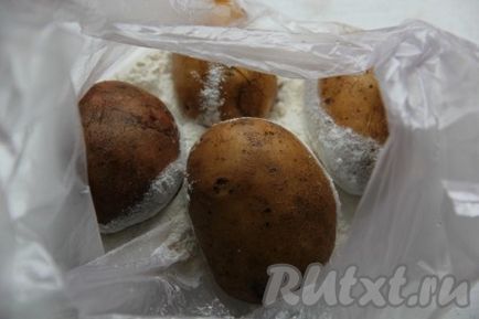 Картофи запечени в брашно - рецептата със снимка