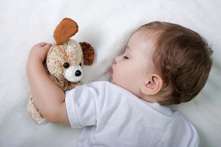 Когато детето започне да спи през нощта, без да се събужда през нощта хранене
