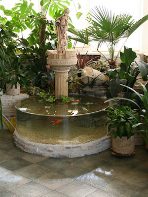 Съставите от саксийни растения на вода в закрит култивирането, и езерото водната градина изобразени