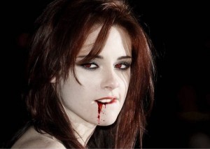 Vampire грим за Хелоуин като вампир да правя с ръцете си на снимка и видео