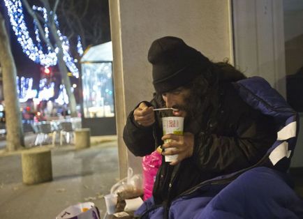 Майсторски клас от бездомните, за да оцелее през зимата на открито