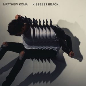 Матей Koma - целува гърба превод