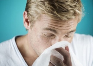 Мога ли да се затопли на носа със студена рецепти да се затопли, предимствата на метода и противопоказанията