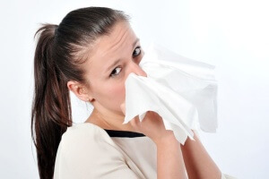 Мога ли да се затопли на носа със студена рецепти да се затопли, предимствата на метода и противопоказанията
