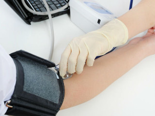 Коя ръка, за да се измери налягането и колко често можете да измервате кръвното си налягане