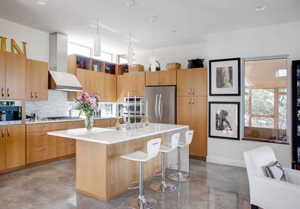 Саморазливни подове в плюсовете и минусите кухнята, прави преглед на собствениците