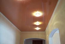 Опънати тавани в дизайна на коридор снимка в тесни и дълги в малко гланц, в Хрушчов