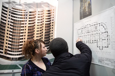 Обмена на старите апартаменти в нов апартамент като суап домовете си за нови сгради