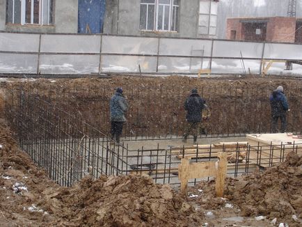 Основата на избата - изграждане на пода в мазето на самостоятелна къща (сутерен) Основата на избата - изграждане на пода в мазето на частен дом