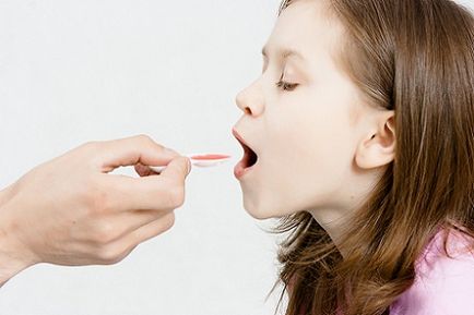 Защо детето може да има суха кашлица и хрема и как да се отнасяме