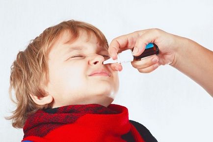 Защо детето може да има суха кашлица и хрема и как да се отнасяме