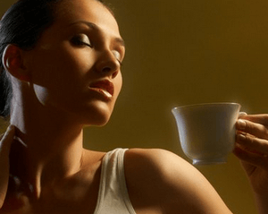 Предозиране много кафе да пият лекува симптомите
