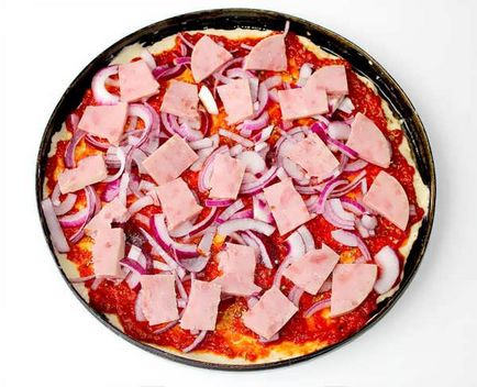 Пица с шунка и сирене - обикновен фото-рецепта