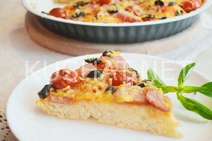 Пица с шунка, сирене и домати