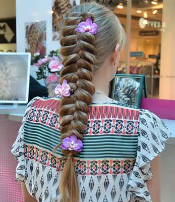 Weave плитки за средна коса 8 прости прически