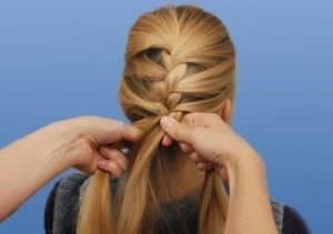 Weave плитки за средна коса 8 прости прически