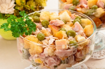 Рецепта за салата с краставици и крутони - салата с крутони 1001 хранителни