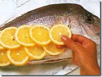 Риба печена с лимон рецепта за това как да се пекат рибата във фурната с алуминиево фолио с лимон