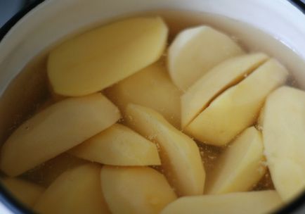 С течение на колко месеца можете да дадете от картофи за бебета пюре, когато се прилага в Lure