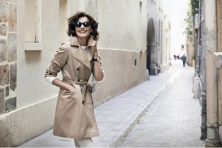 Оформете а ла Франсез на мода в парижки през 2017 г., светът е щастлив жена