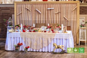 Стилове младоженци на масата за сватба, Виктория настоящото