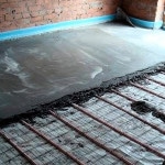 Дебелината на замазката на подово отопление, тъй като водата се излива топла вода етаж с ръцете си